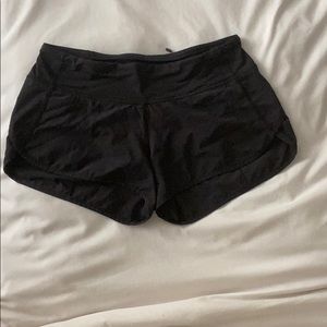 Black Lululemon speed up short